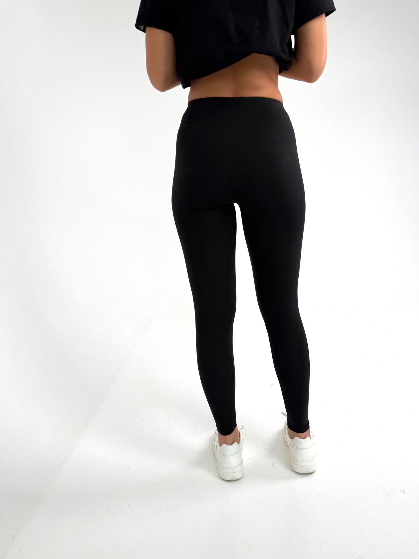 Juodos tamprės. Storesnės su pūkeliu viduje