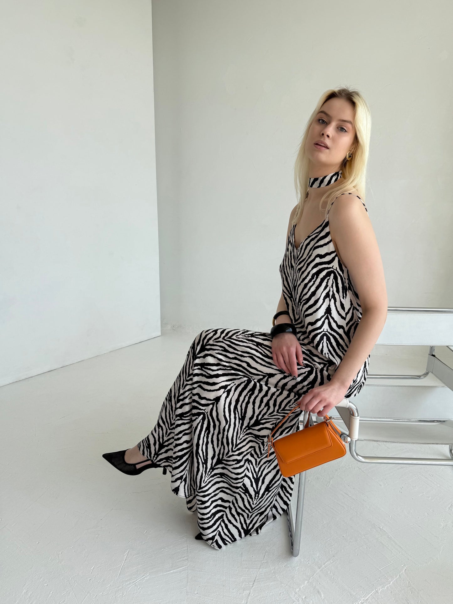 TIESI ilga suknelė ant petnešėlių. Zebras