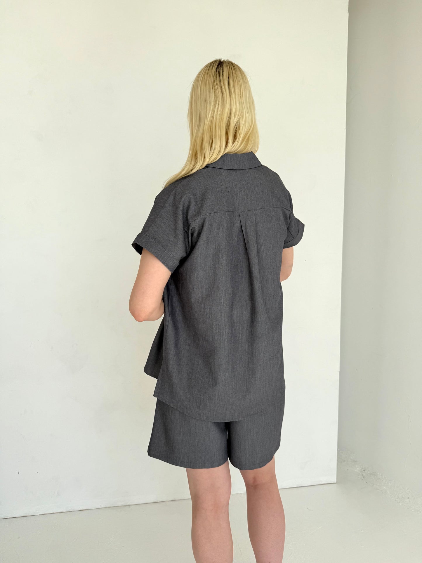 MEGA pailginti šortai. Pilki