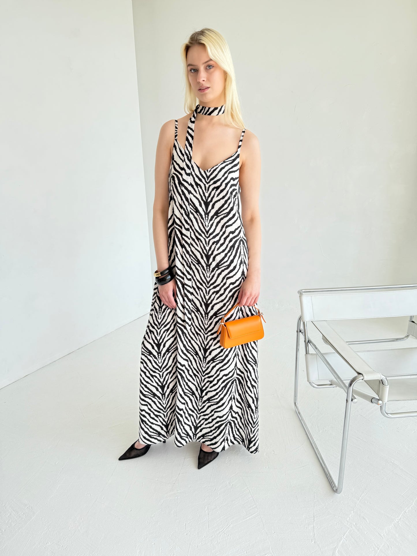 TIESI ilga suknelė ant petnešėlių. Zebras