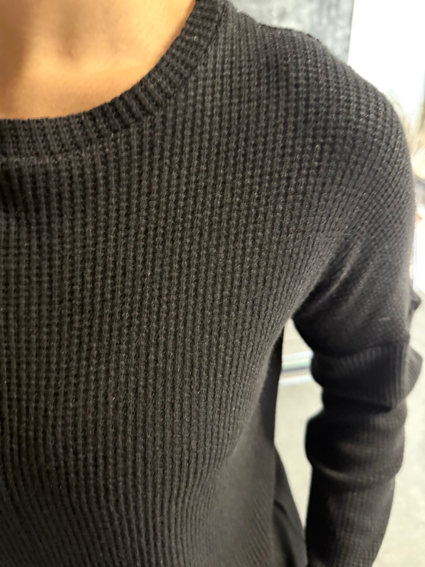 Megzto trikotažo laisvalaikio kostiumėlis. Juodas