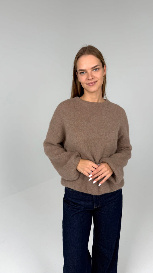 PLUS SIZE. Alpakos ir vilnos megztukas.Kreminis