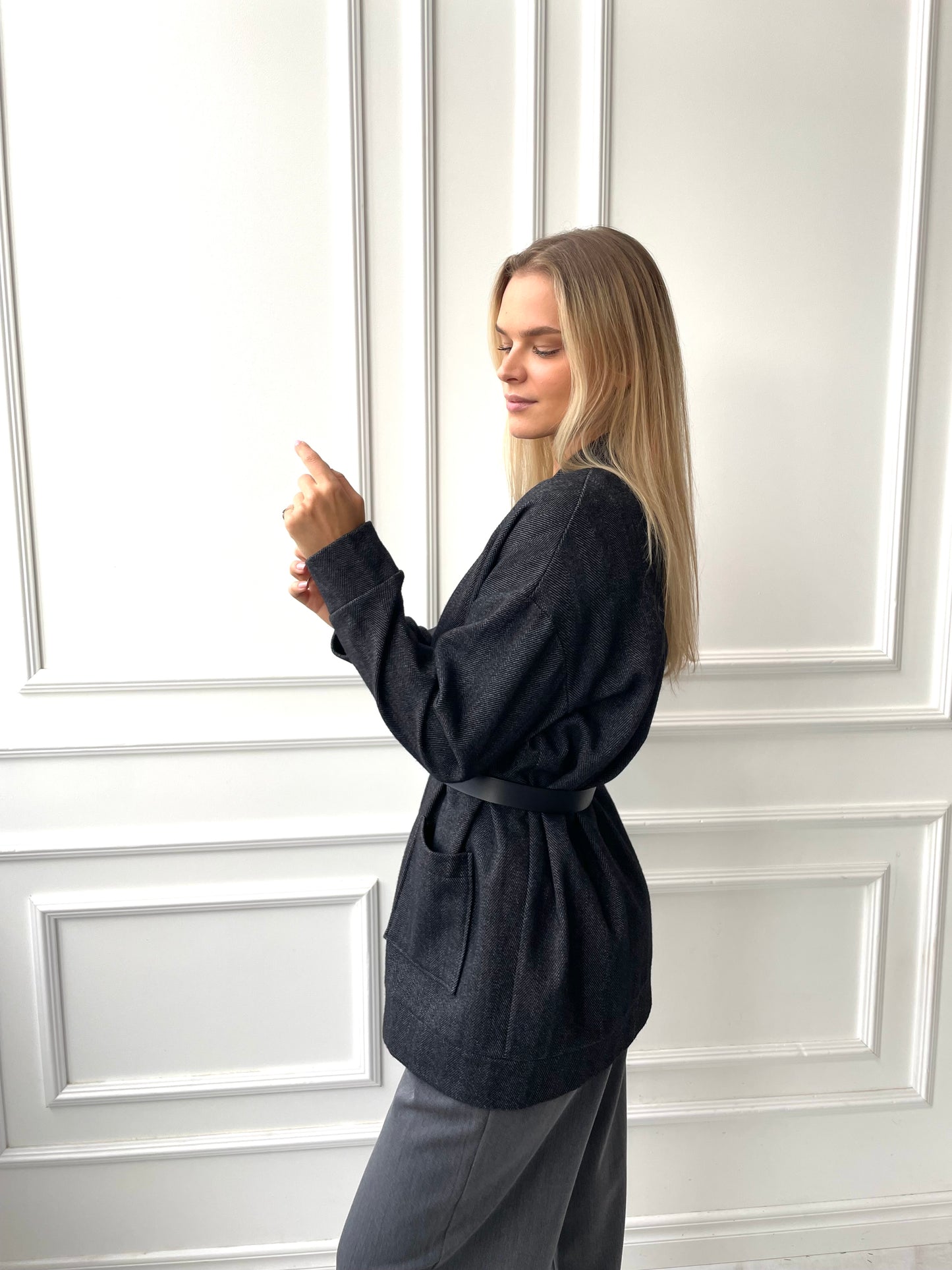 Laisvo kritimo švarkas/kardiganas. Juoda eglutė