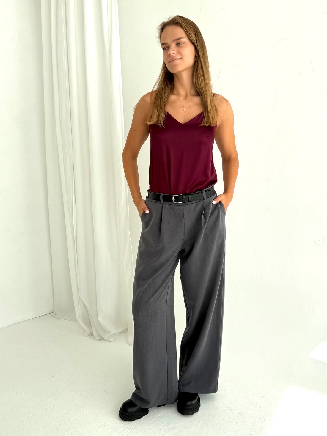 PLAČIOS KELNĖS "MEGA" TAMSIAI PILKA