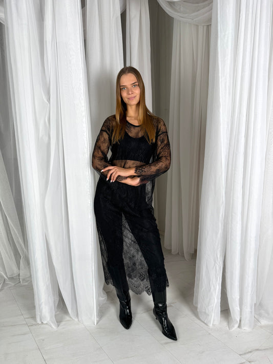 GIPIŪRO suknelė. Juoda