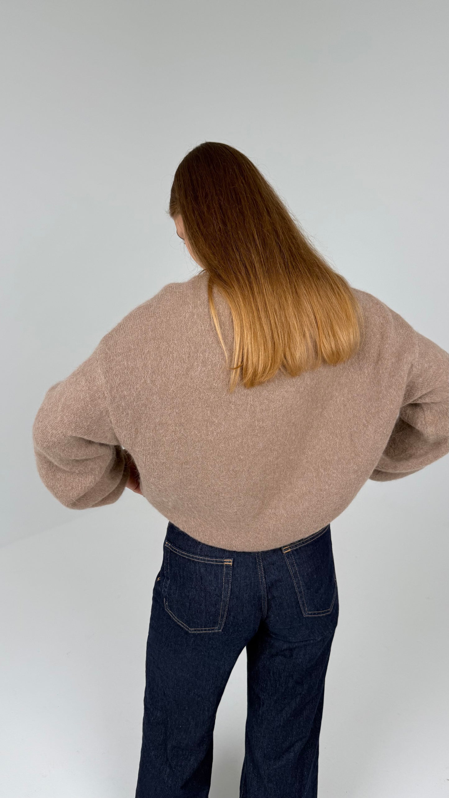 PLUS SIZE. Alpakos ir vilnos megztukas. Baltas