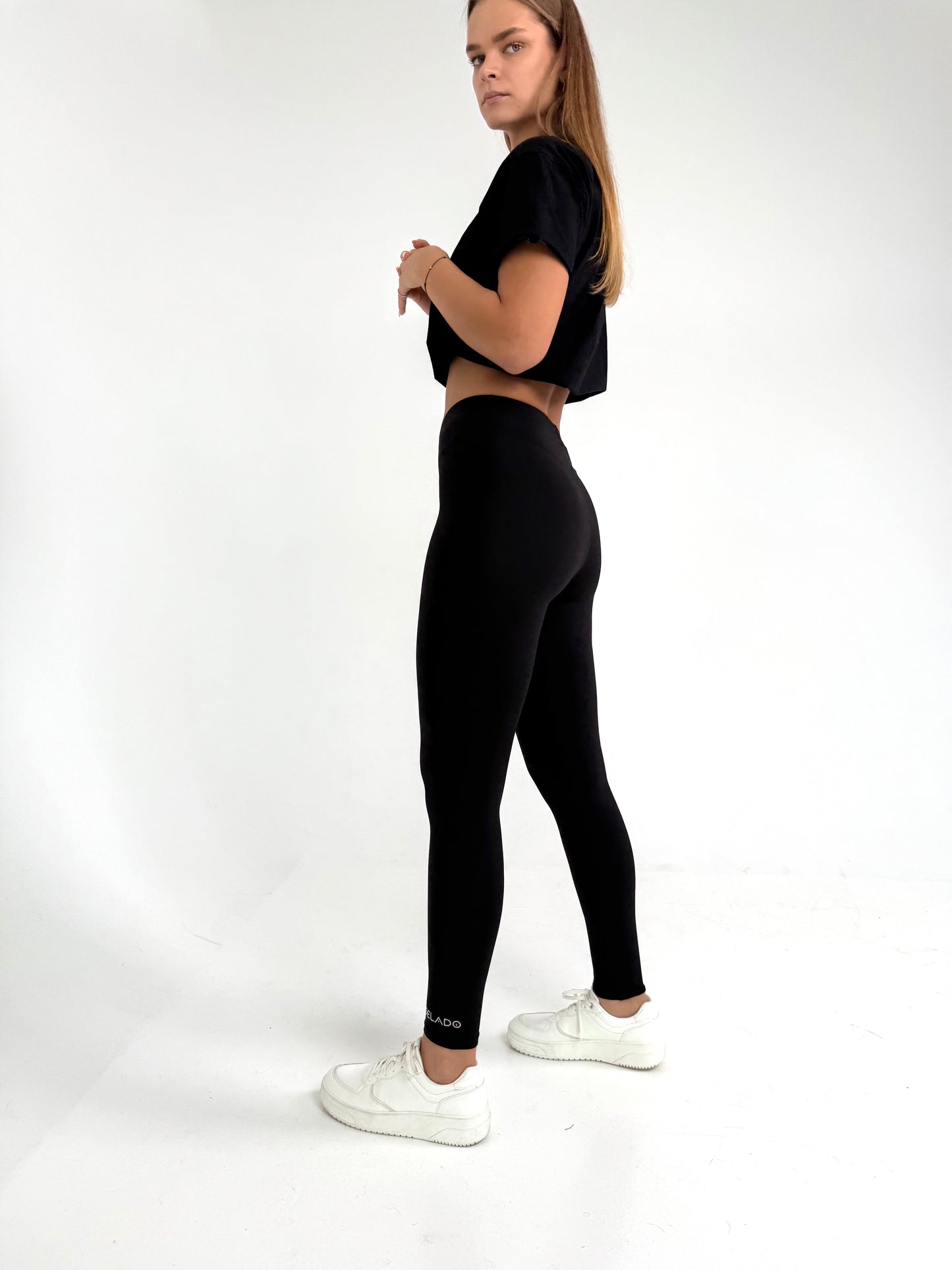 Juodos tamprės. Storesnės su pūkeliu viduje