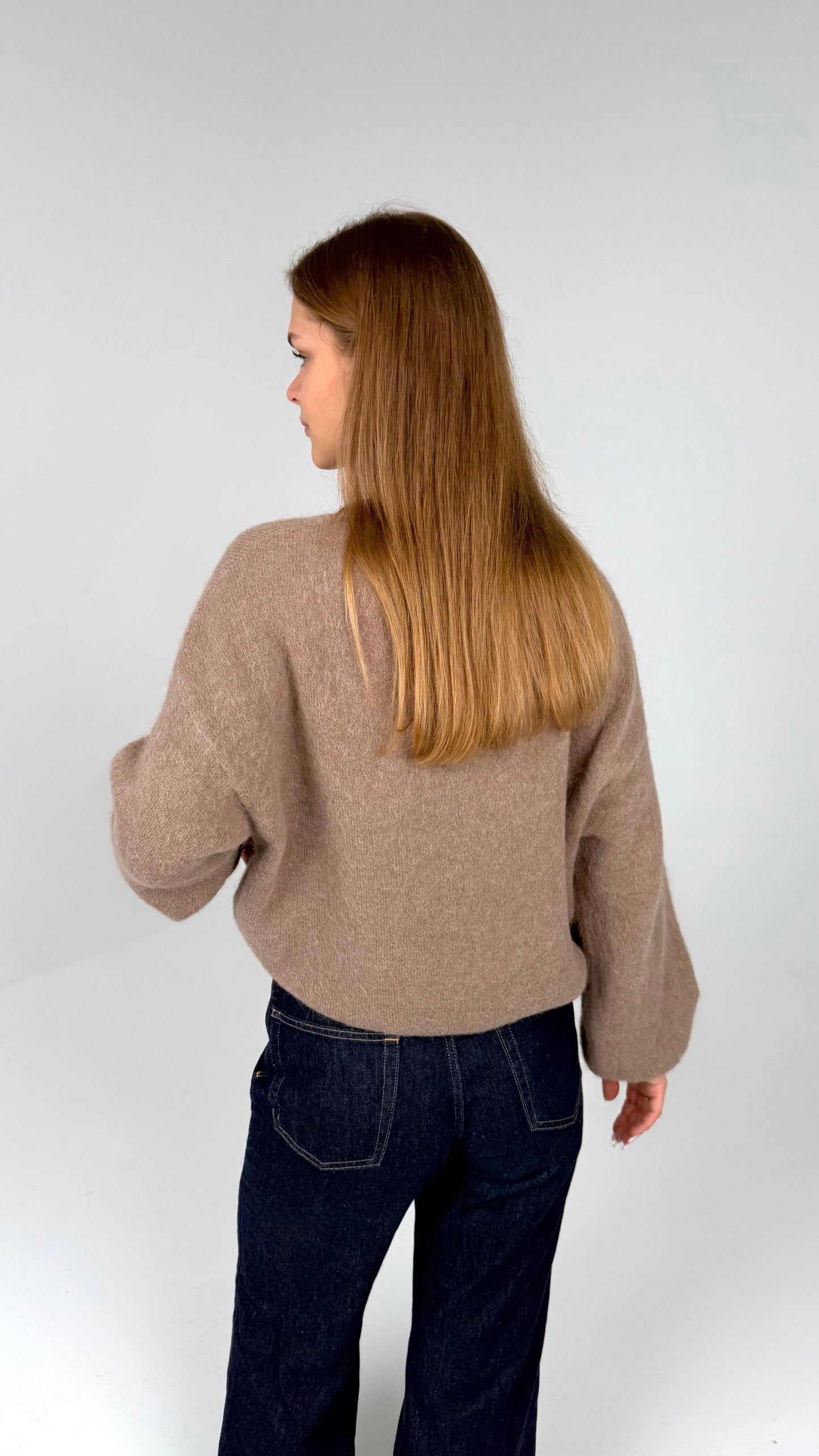 PLUS SIZE. Alpakos ir vilnos megztukas.Kreminis