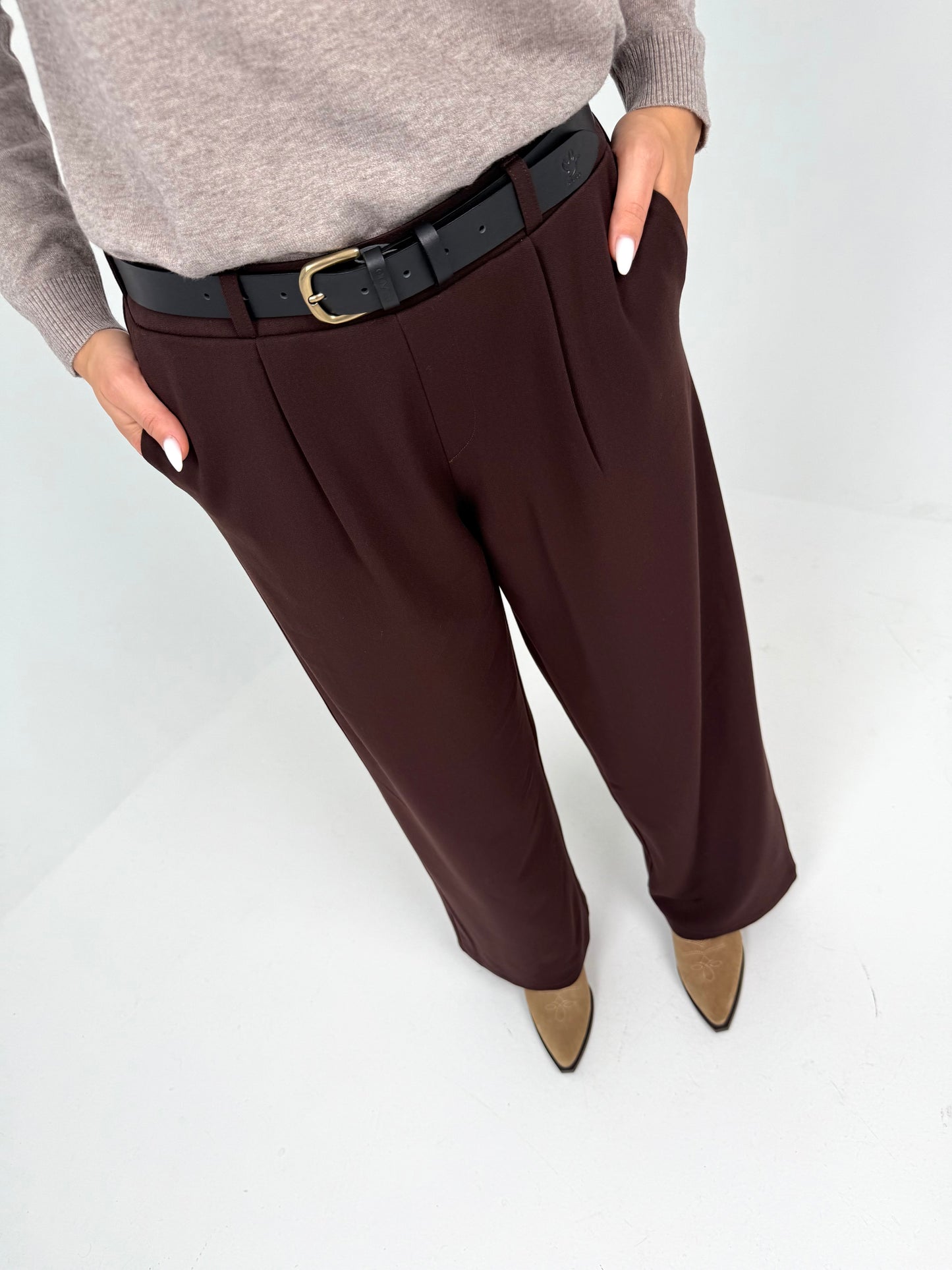 Storesnės MEGA laisvo kritimo kelnės. Šokoladas