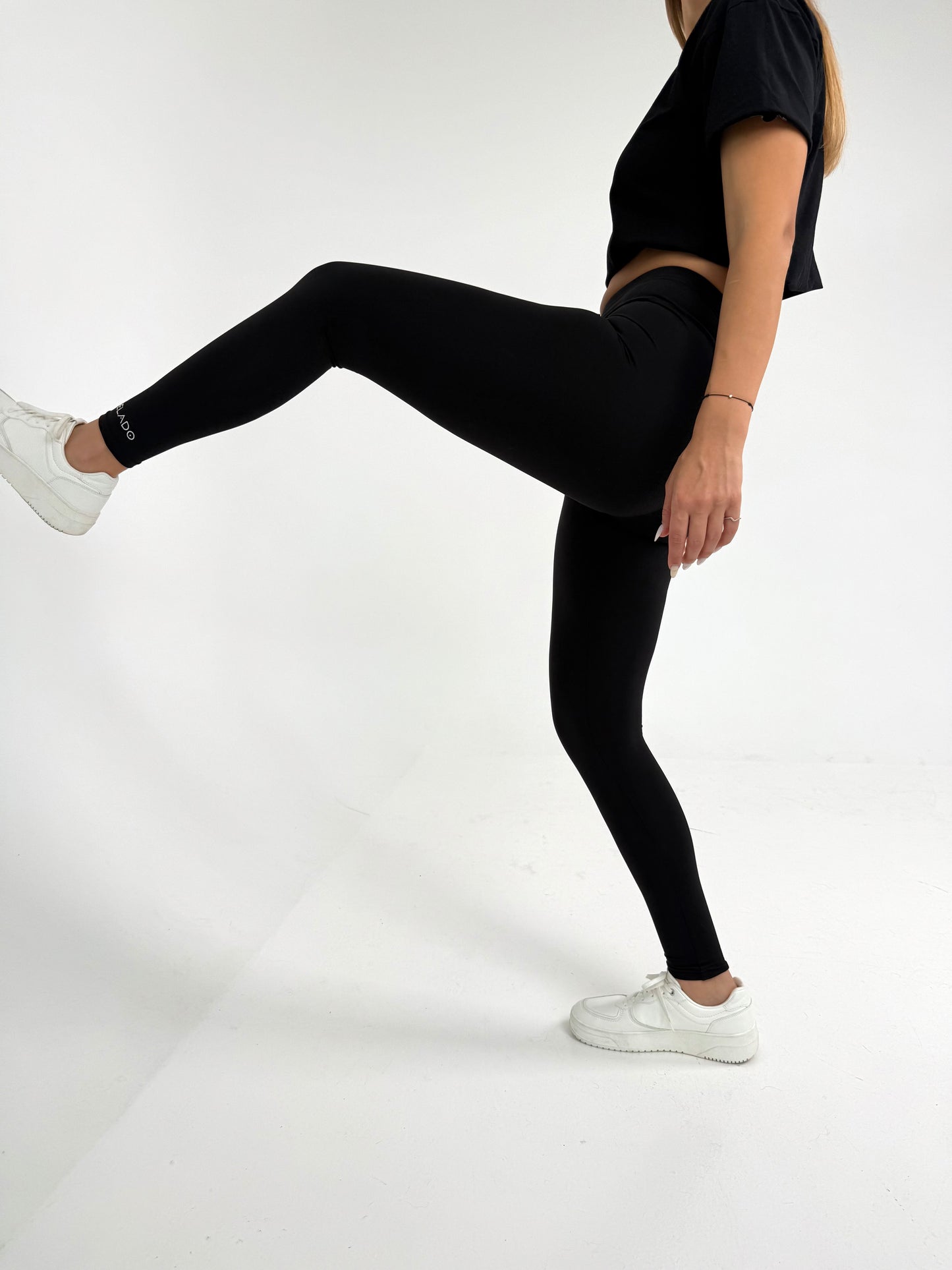 Juodos tamprės. Storesnės su pūkeliu viduje