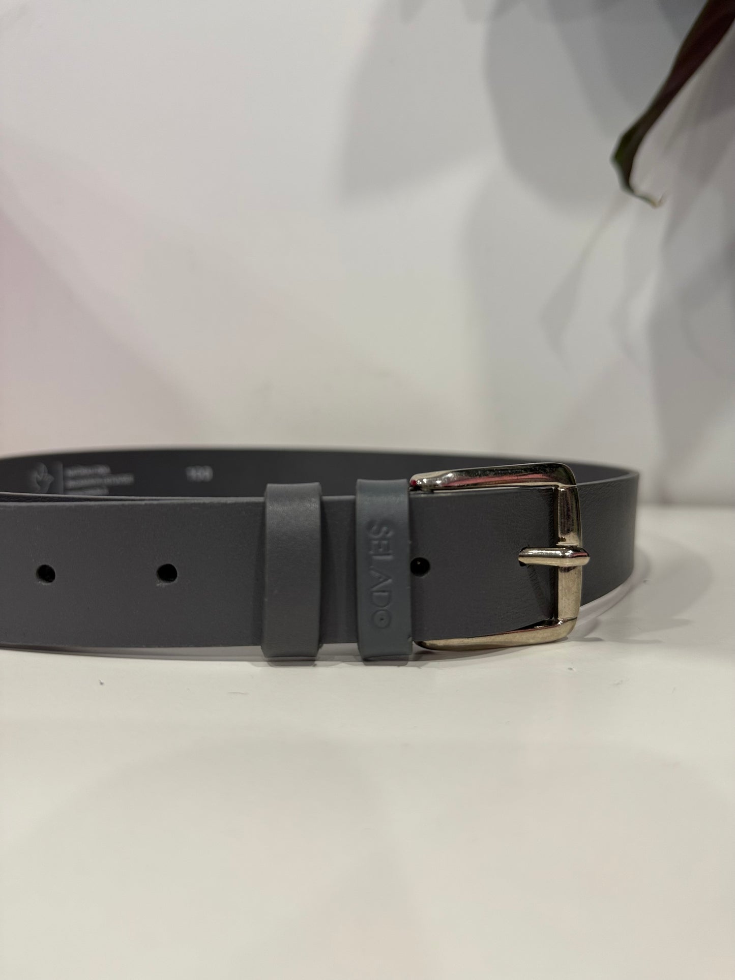 Natūralios odos diržas. Pilkas