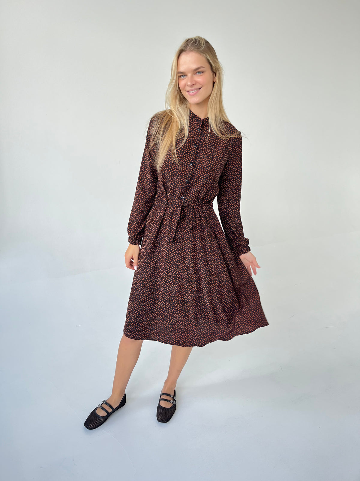 SUKNELĖ “CLASSIC” RUDI LAPELIAI