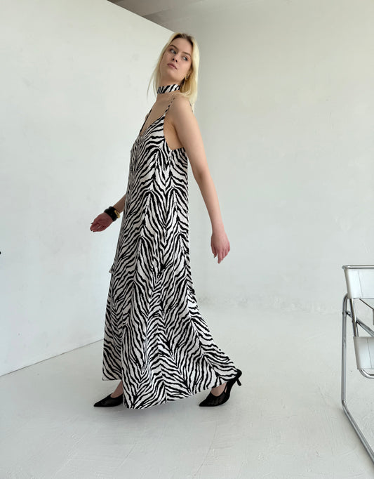 TIESI ilga suknelė ant petnešėlių. Zebras