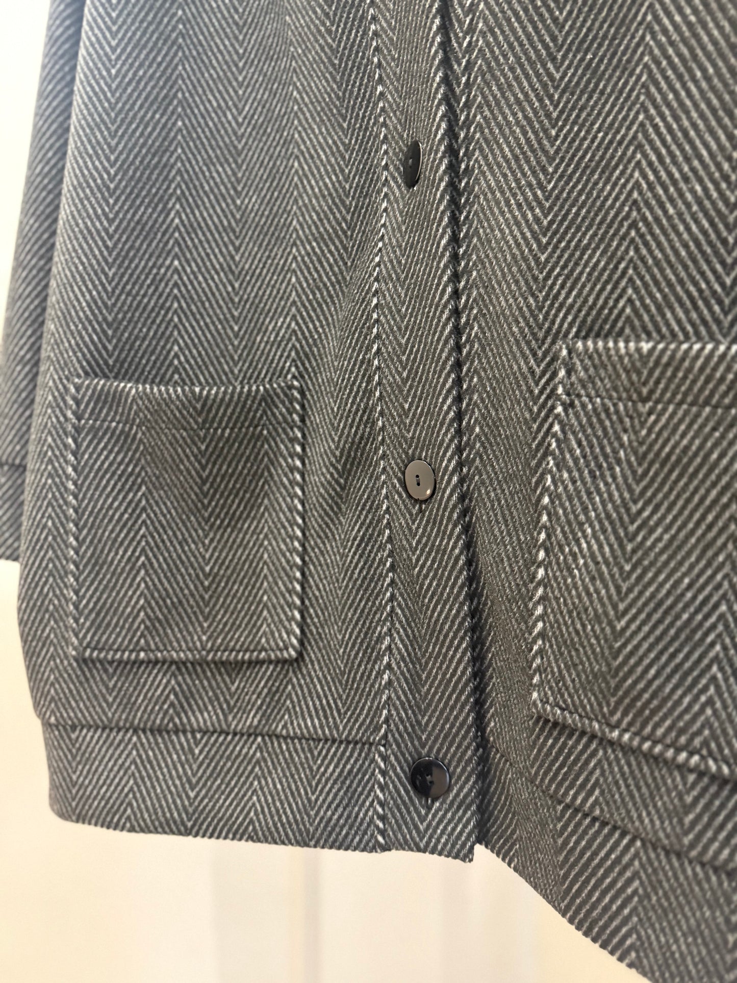 Laisvo kritimo švarkas/kardiganas. Juoda eglutė