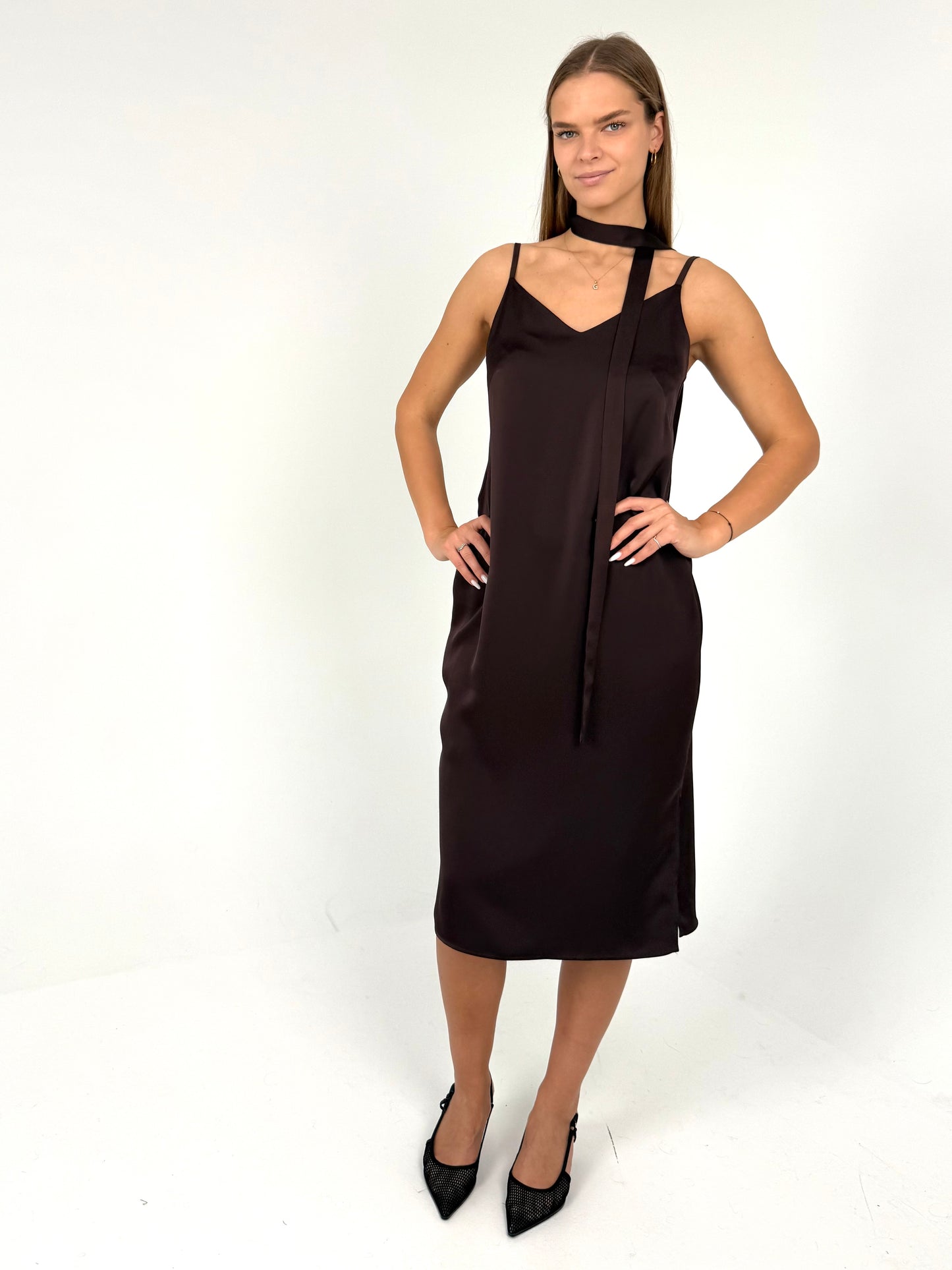 SLIP suknelė ant petnešėlių. Šokoladas