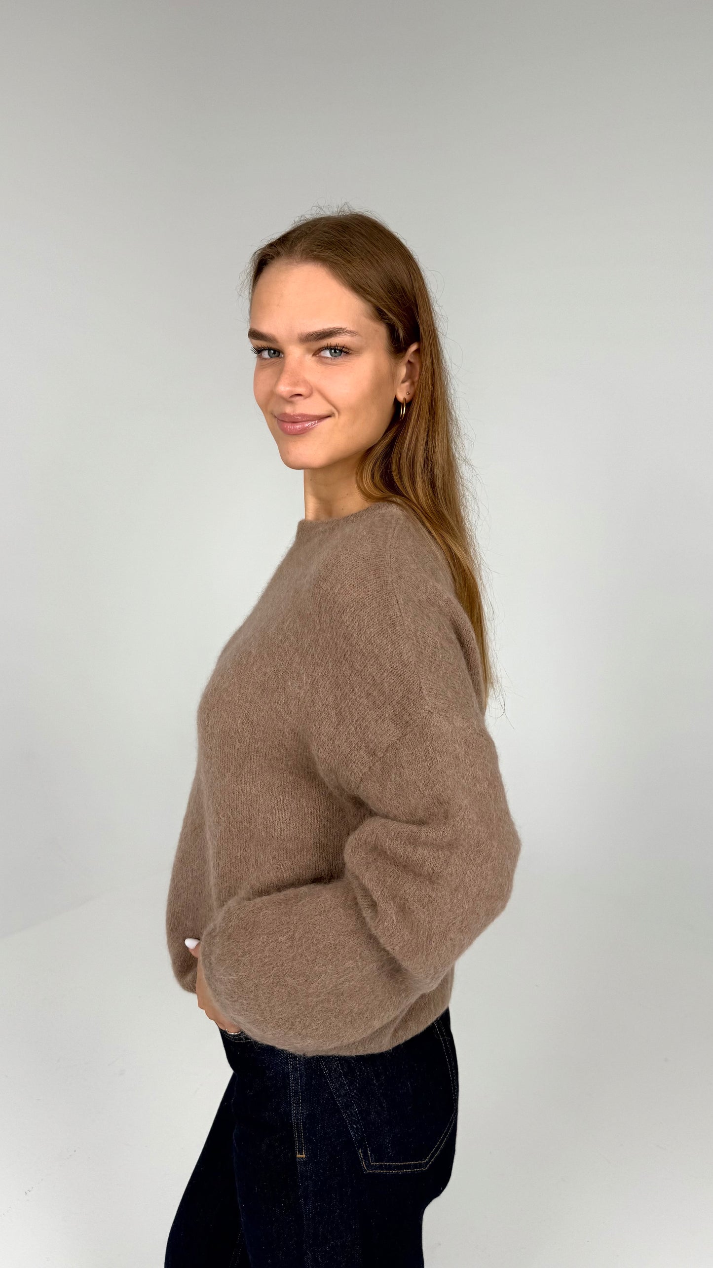 PLUS SIZE. Alpakos ir vilnos megztukas.Kreminis