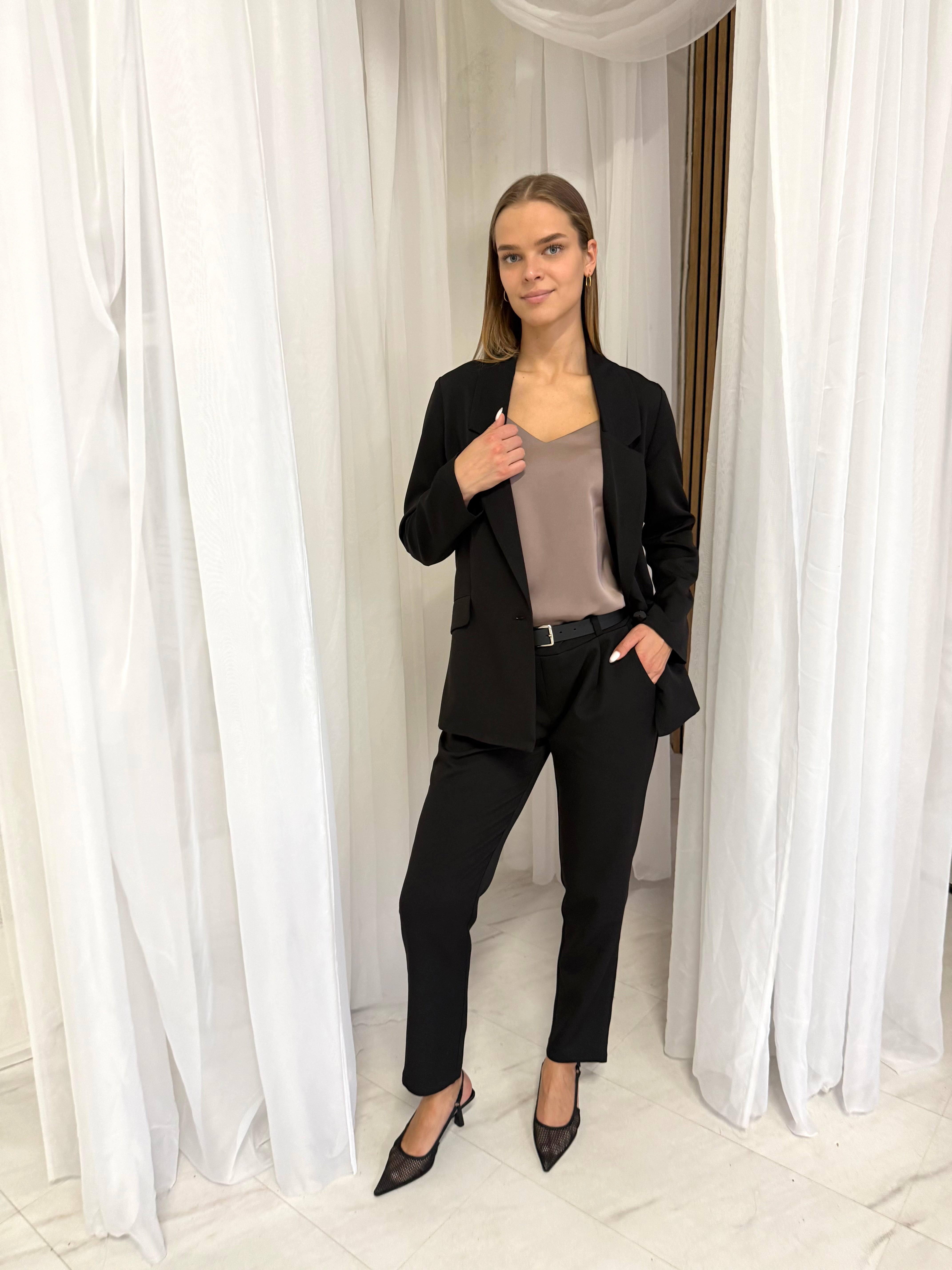 SIAURINTOS KELNĖS "MEGA" JUODA