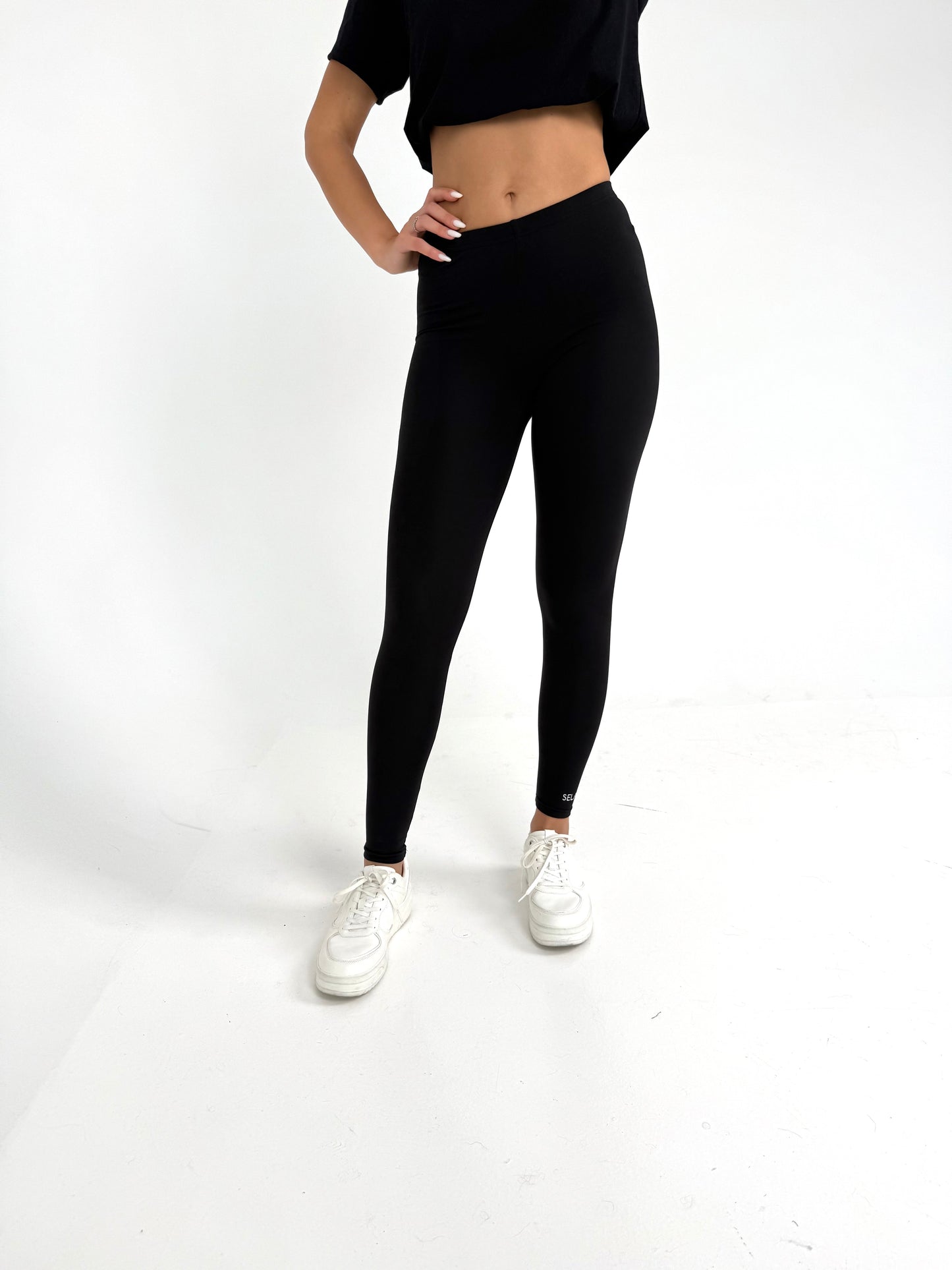 Juodos tamprės. Storesnės su pūkeliu viduje