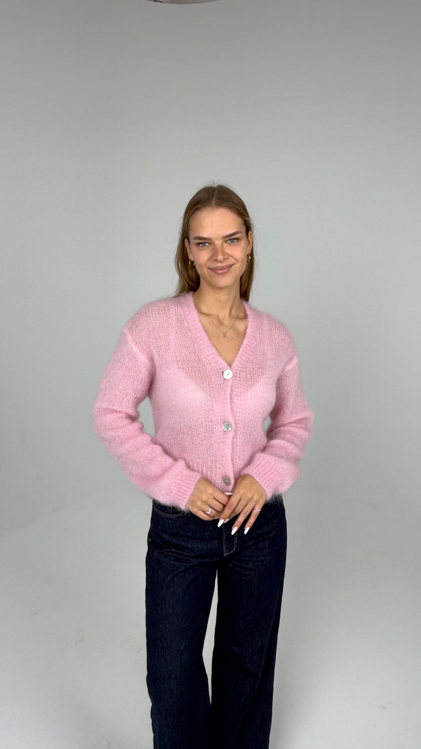 Kid moheros megztukas su sagutėmis. Rožinis