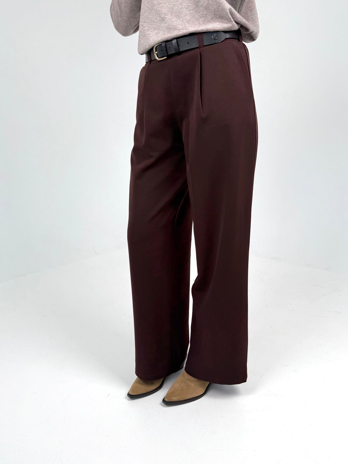 Storesnės MEGA laisvo kritimo kelnės. Šokoladas