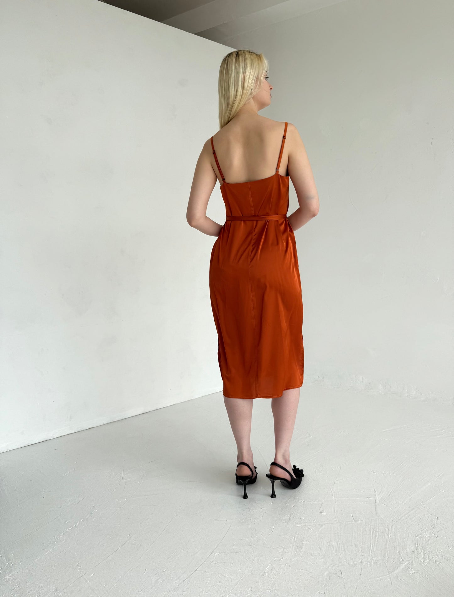 SLIP suknelė ant petnešėlių. Oranžinė