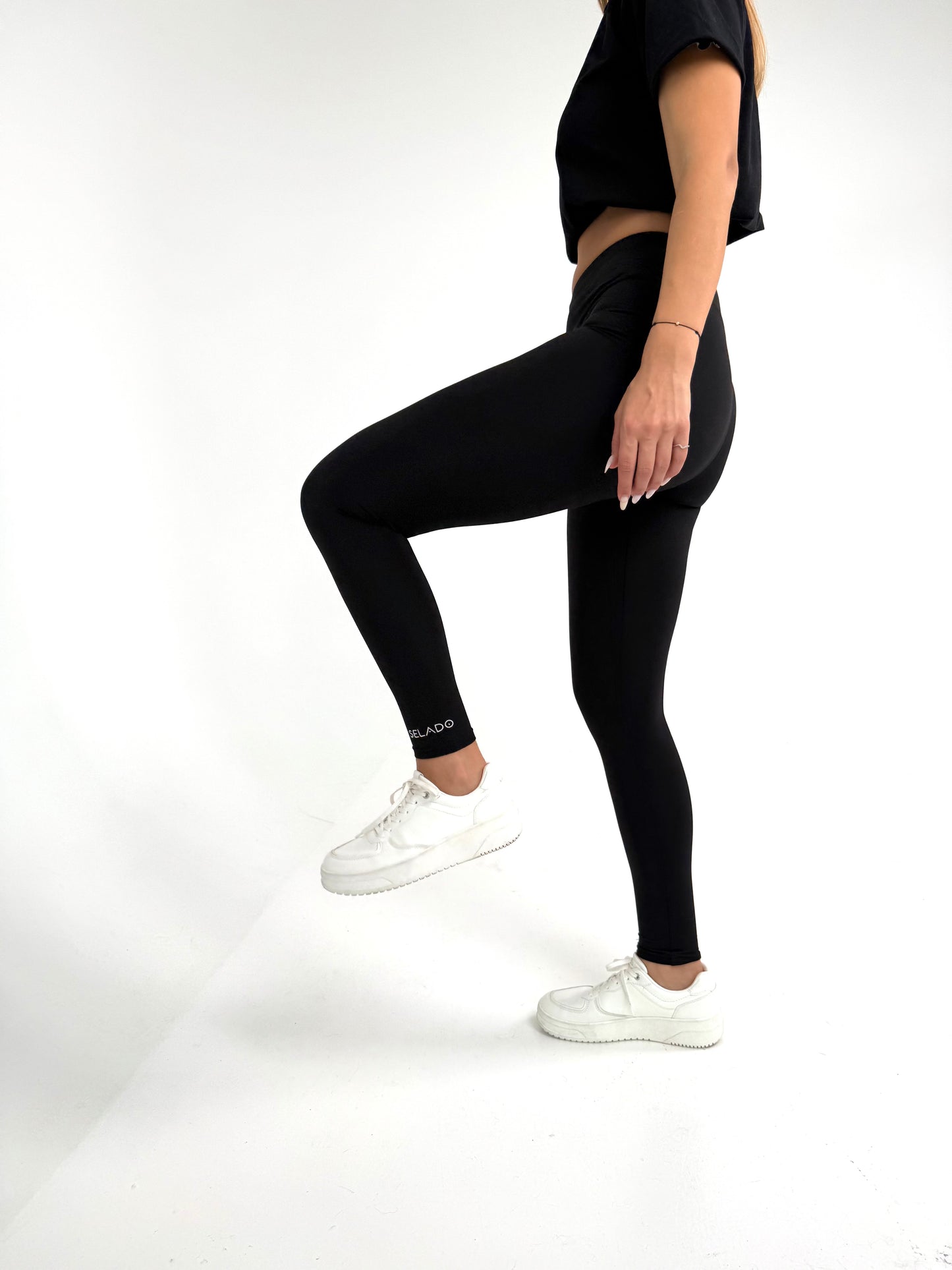 Juodos tamprės. Storesnės su pūkeliu viduje