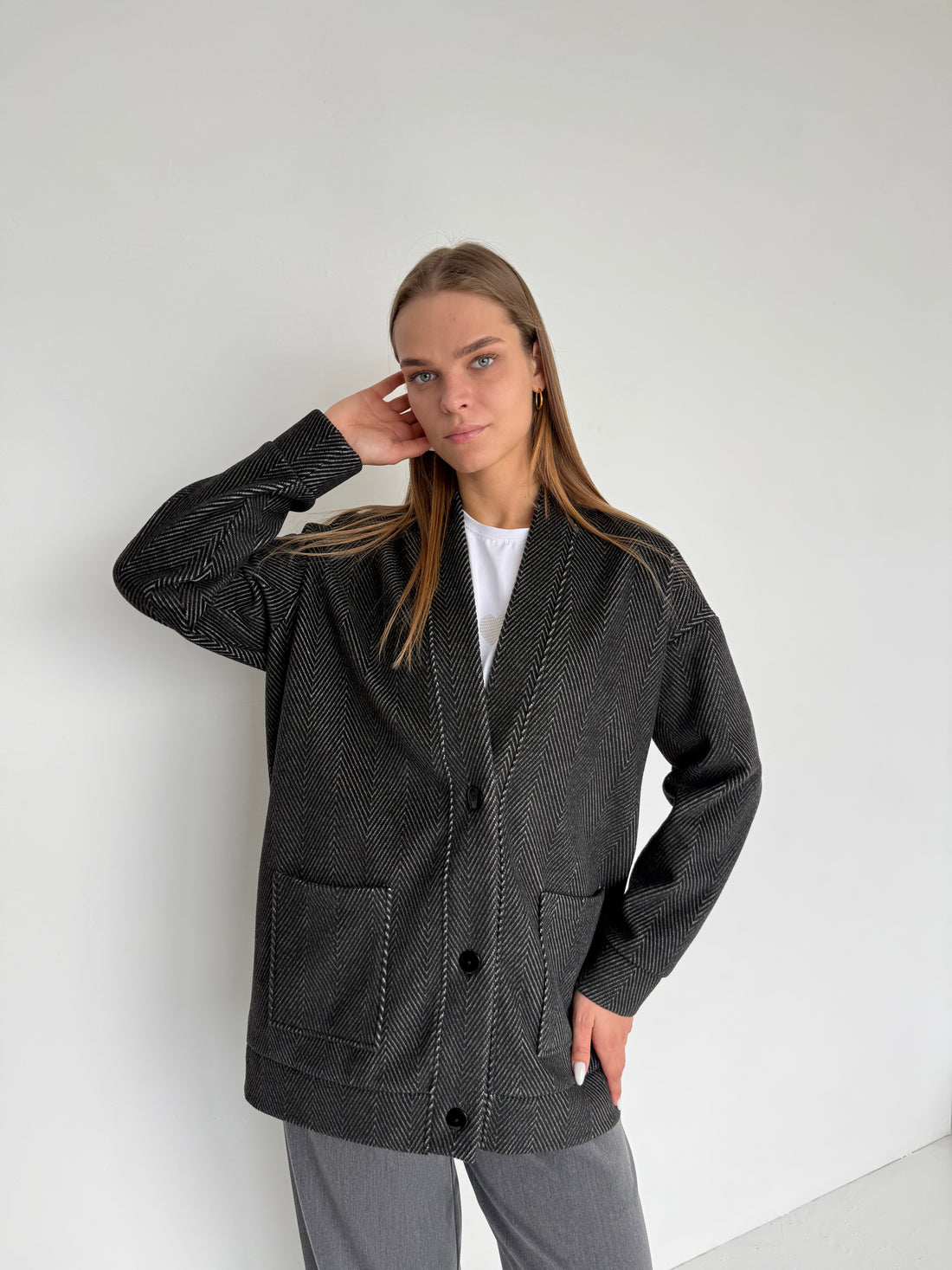 ŠVARKAS/KARDIGANAS JUODA EGLUTĖ