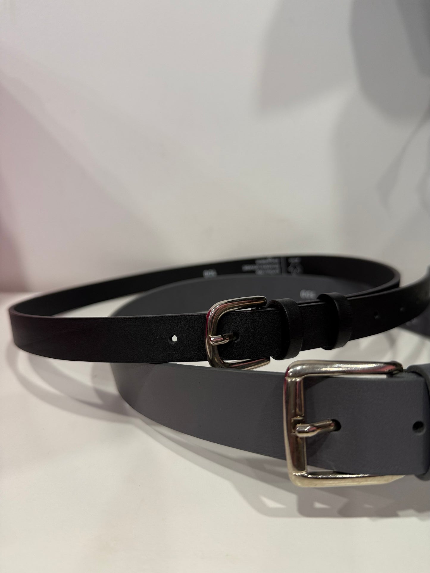 Natūralios odos diržas. Pilkas