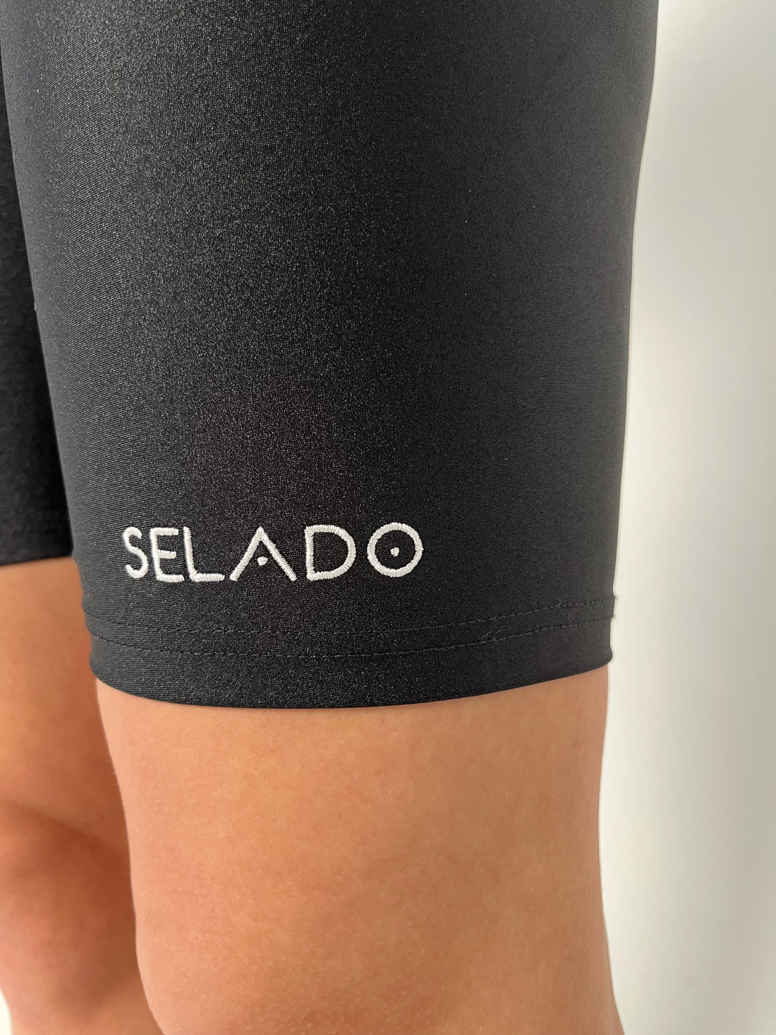 JUODI "BIKER" ŠORTAI